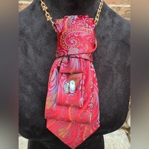 Red Paisley Necktie with Horseshoe Gold Chain Necklace‎